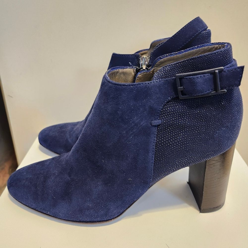 Aquatalia "Veronica" Midnight Blue Weatherproof Suede Ankle Boots Sz.8 $495